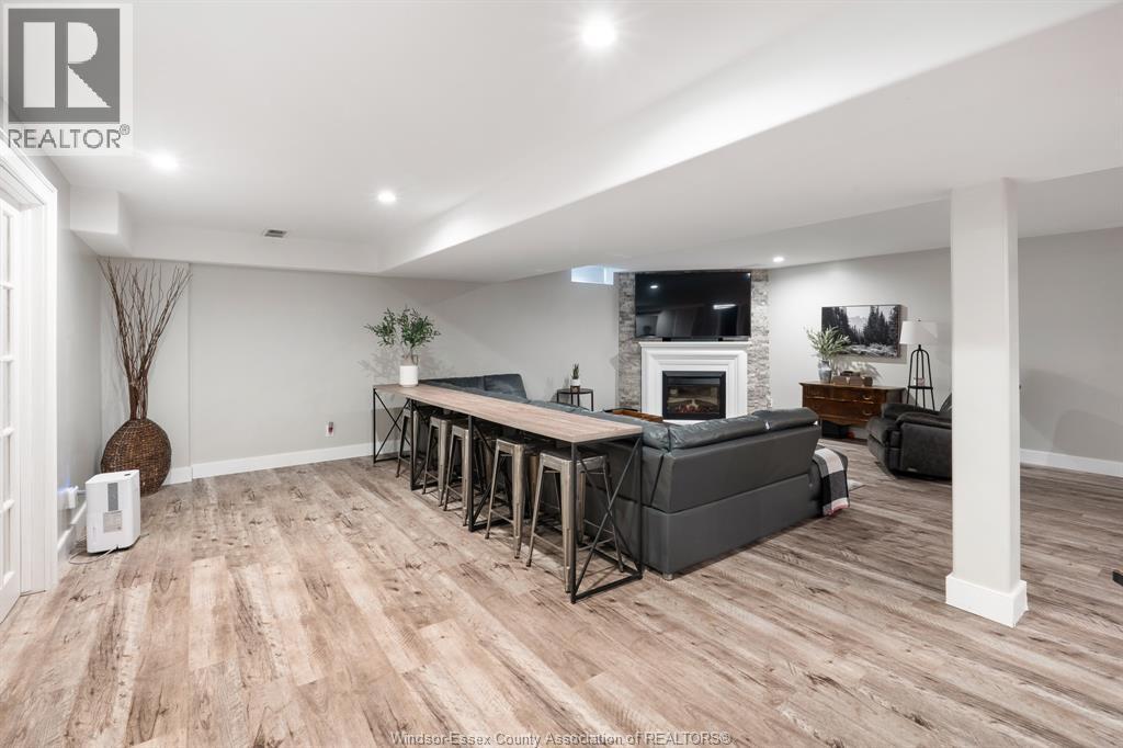 Photo 31 of 1049 Woodland, Lakeshore ON