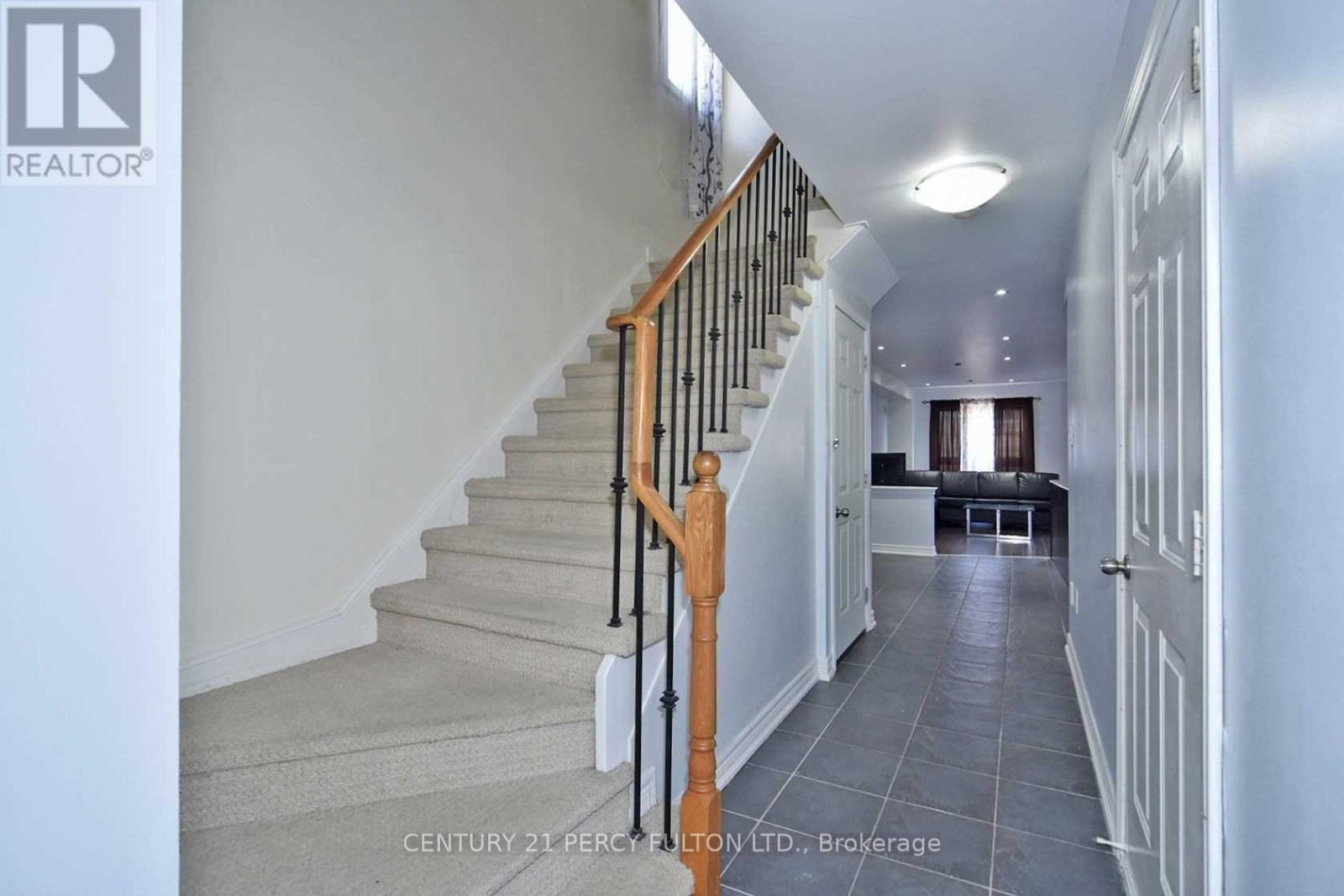 Photo 4 of 65 Aldonschool Court, Ajax ON