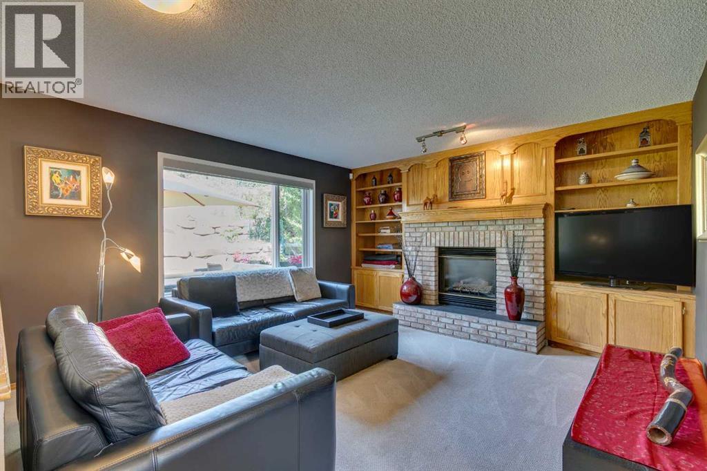 Single Family House for Sale in  Sienna Park Court SW Signal Hill Calgary 