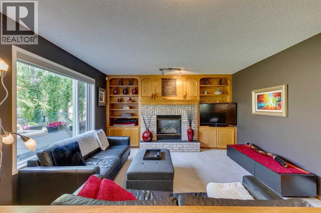 Single Family House for Sale in  Sienna Park Court SW Signal Hill Calgary 