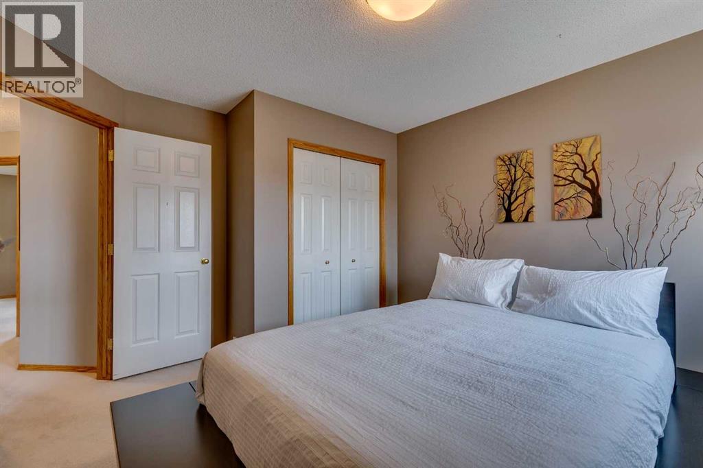 Single Family House for Sale in  Sienna Park Court SW Signal Hill Calgary 