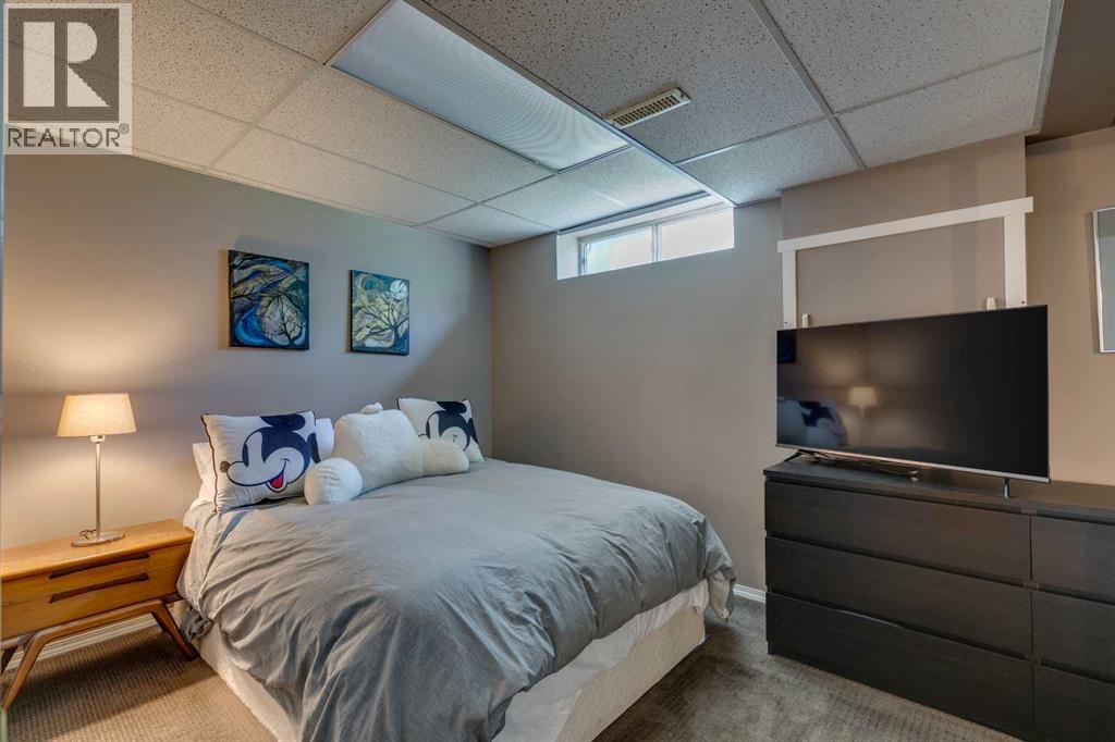 Single Family House for Sale in  Sienna Park Court SW Signal Hill Calgary 