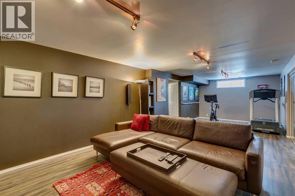 Single Family House for Sale in  Sienna Park Court SW Signal Hill Calgary 