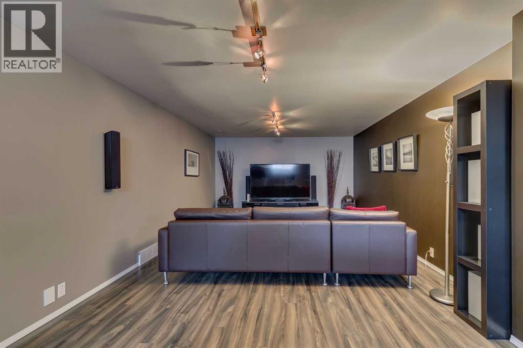 Single Family House for Sale in  Sienna Park Court SW Signal Hill Calgary 