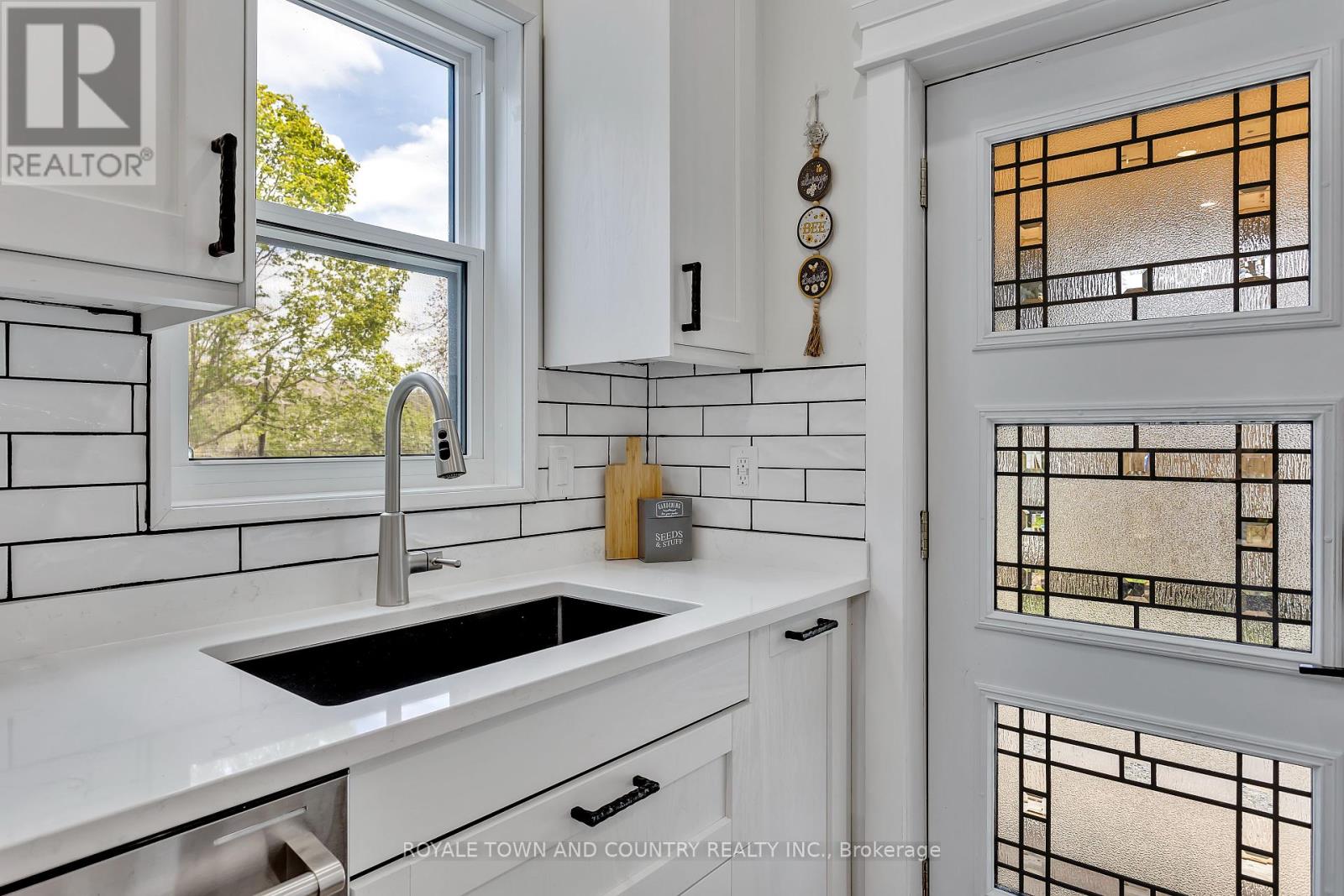 Photo 13 of 10 Queen Street S, Kawartha Lakes ON