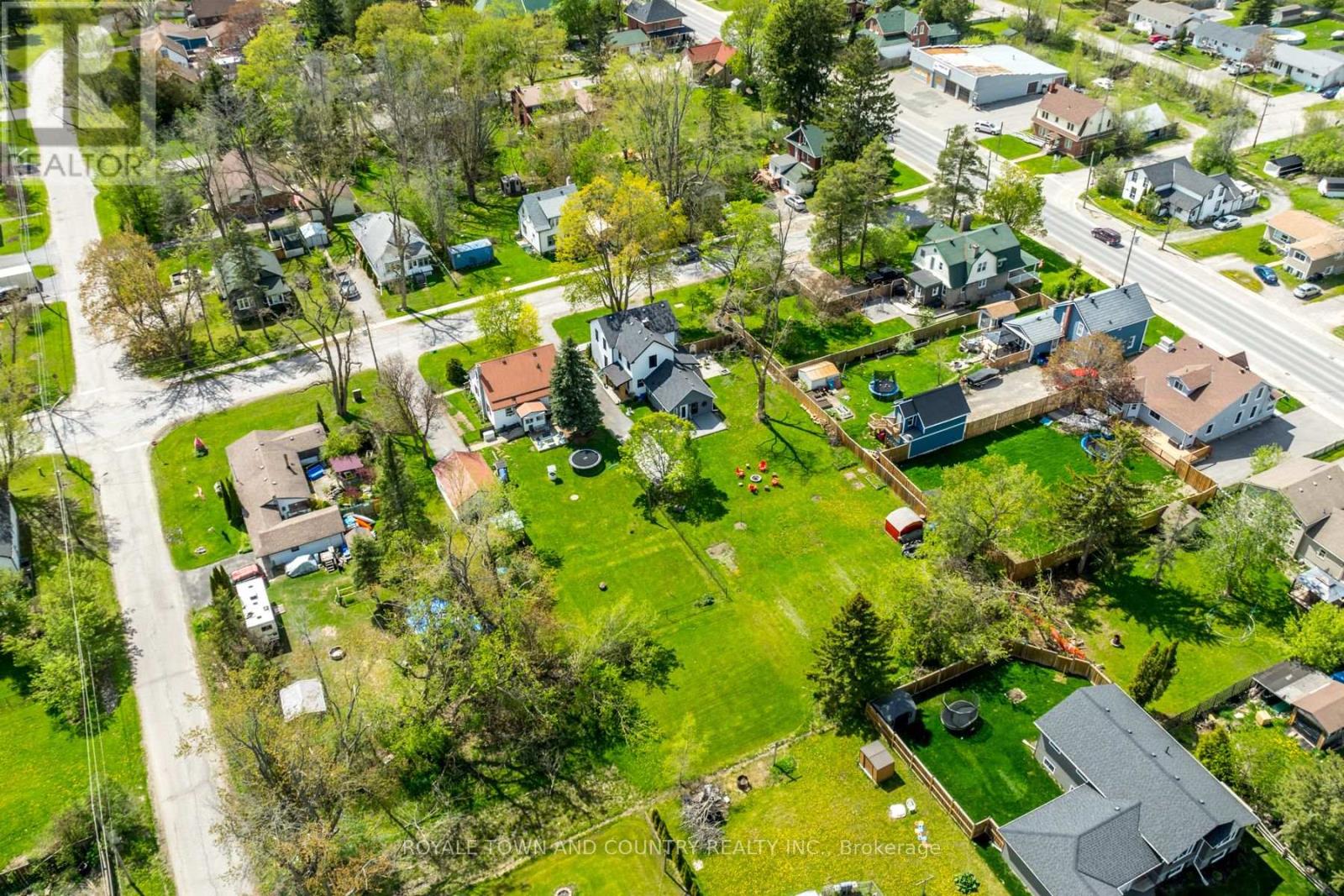 Photo 11 of 10 Queen Street S, Kawartha Lakes ON