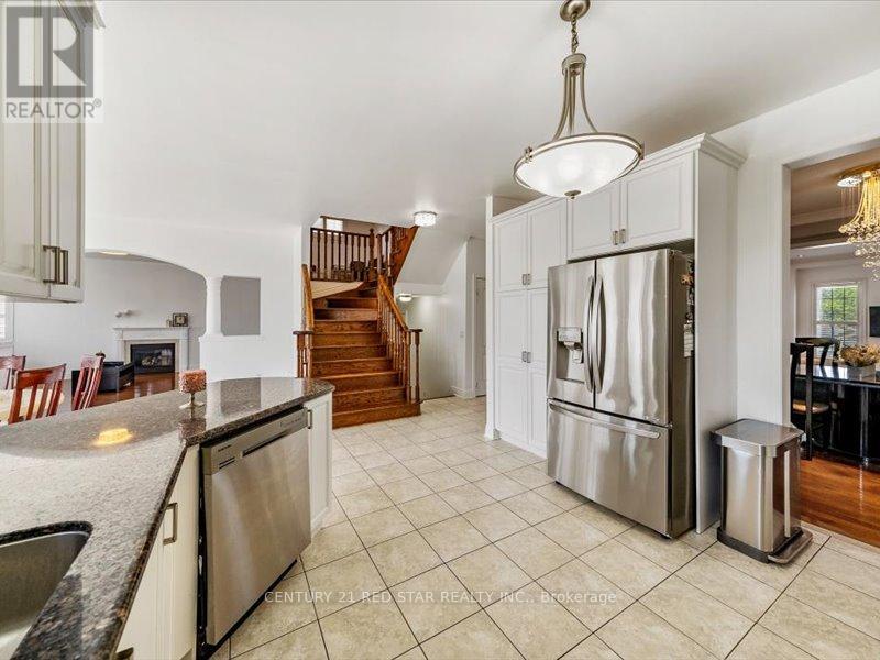 Photo 11 of 31 Eiffel Boulevard, Brampton ON