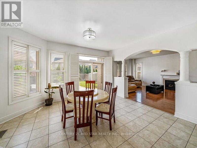 Photo 12 of 31 Eiffel Boulevard, Brampton ON