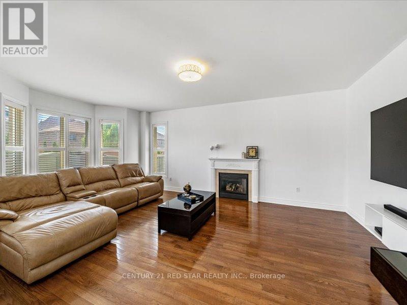 Photo 14 of 31 Eiffel Boulevard, Brampton ON