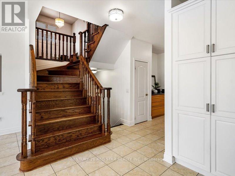 Photo 16 of 31 Eiffel Boulevard, Brampton ON