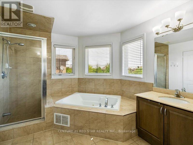 Photo 21 of 31 Eiffel Boulevard, Brampton ON
