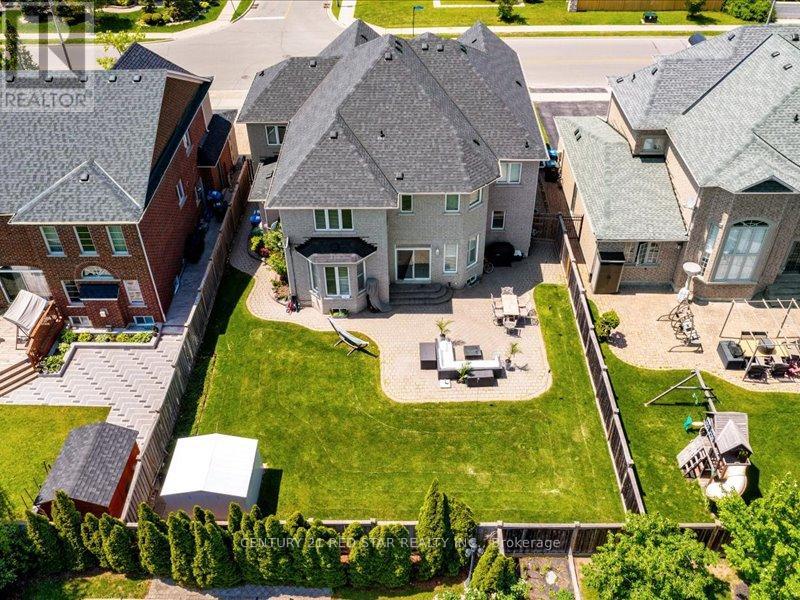 Photo 3 of 31 Eiffel Boulevard, Brampton ON