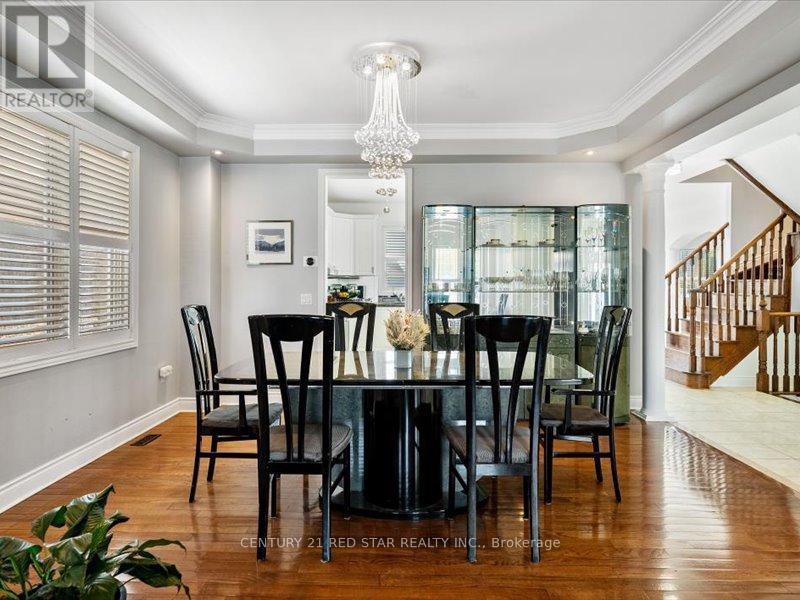 Photo 7 of 31 Eiffel Boulevard, Brampton ON