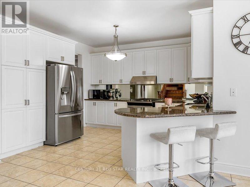 Photo 9 of 31 Eiffel Boulevard, Brampton ON