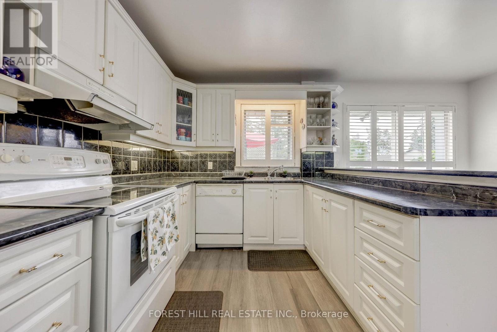 Photo 15 of 89 Portage Avenue, Toronto ON