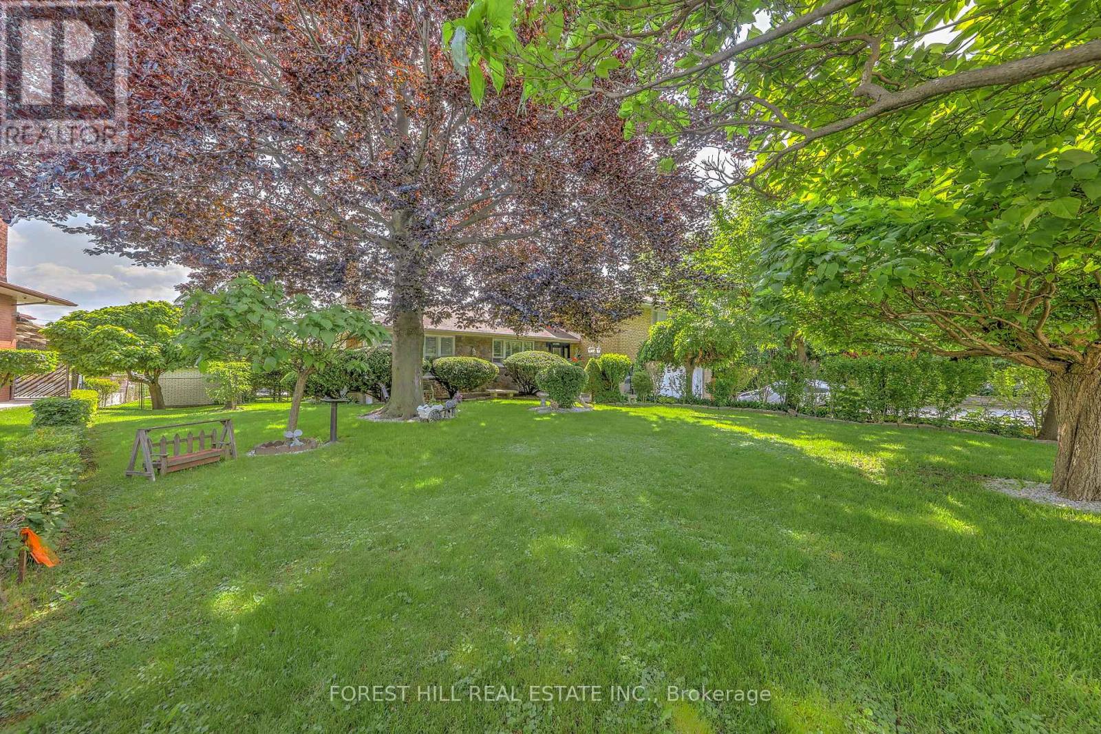 Photo 16 of 89 Portage Avenue, Toronto ON