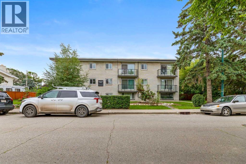 10, 1717 Westmount Road NW, Calgary, Alberta