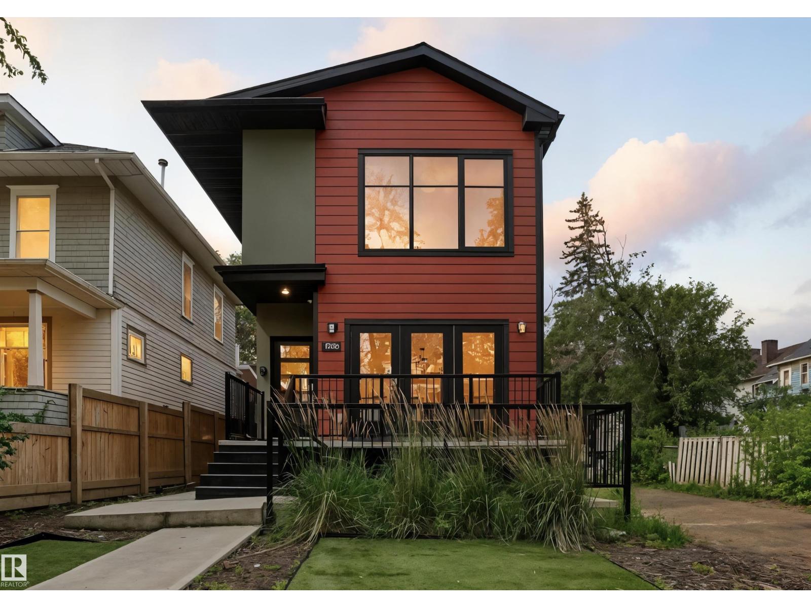 Photo 1 of 10426 126 St Nw, Edmonton AB