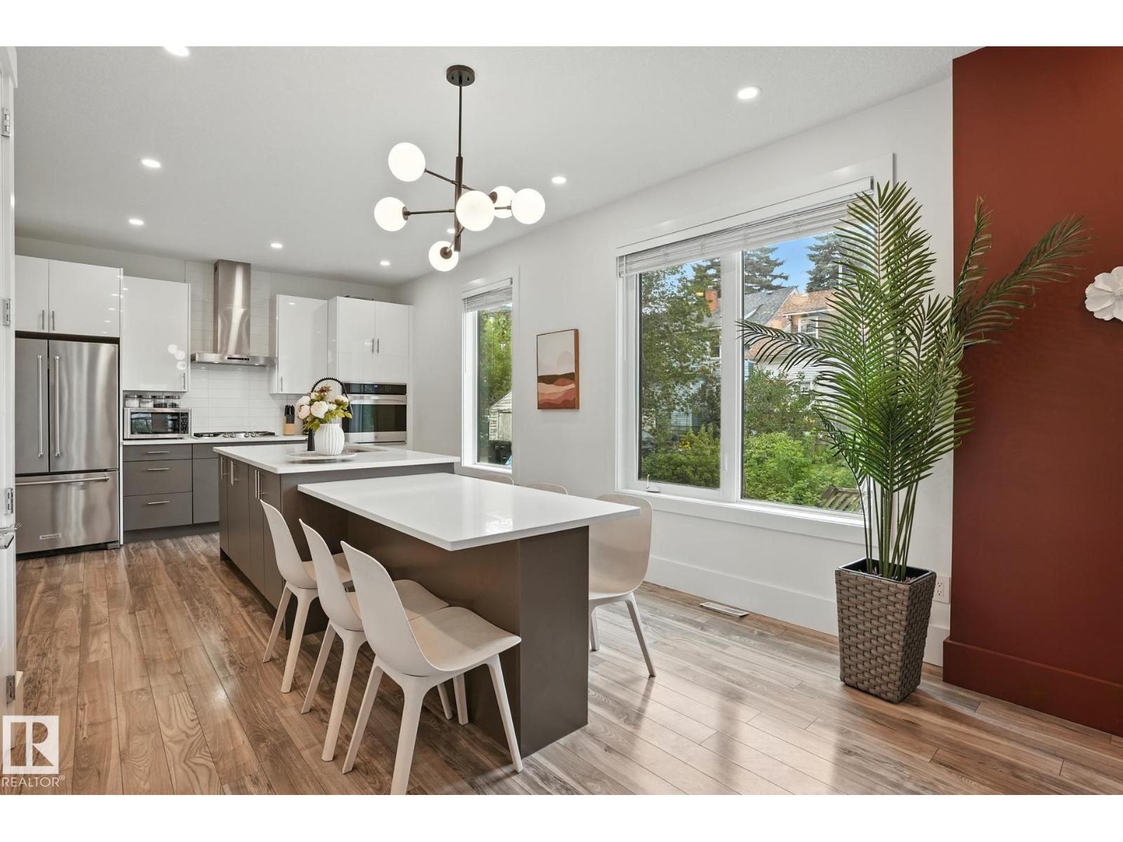Photo 10 of 10426 126 St Nw, Edmonton AB