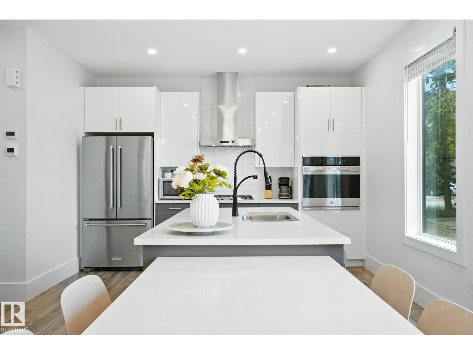 Photo 11 of 10426 126 St Nw, Edmonton AB