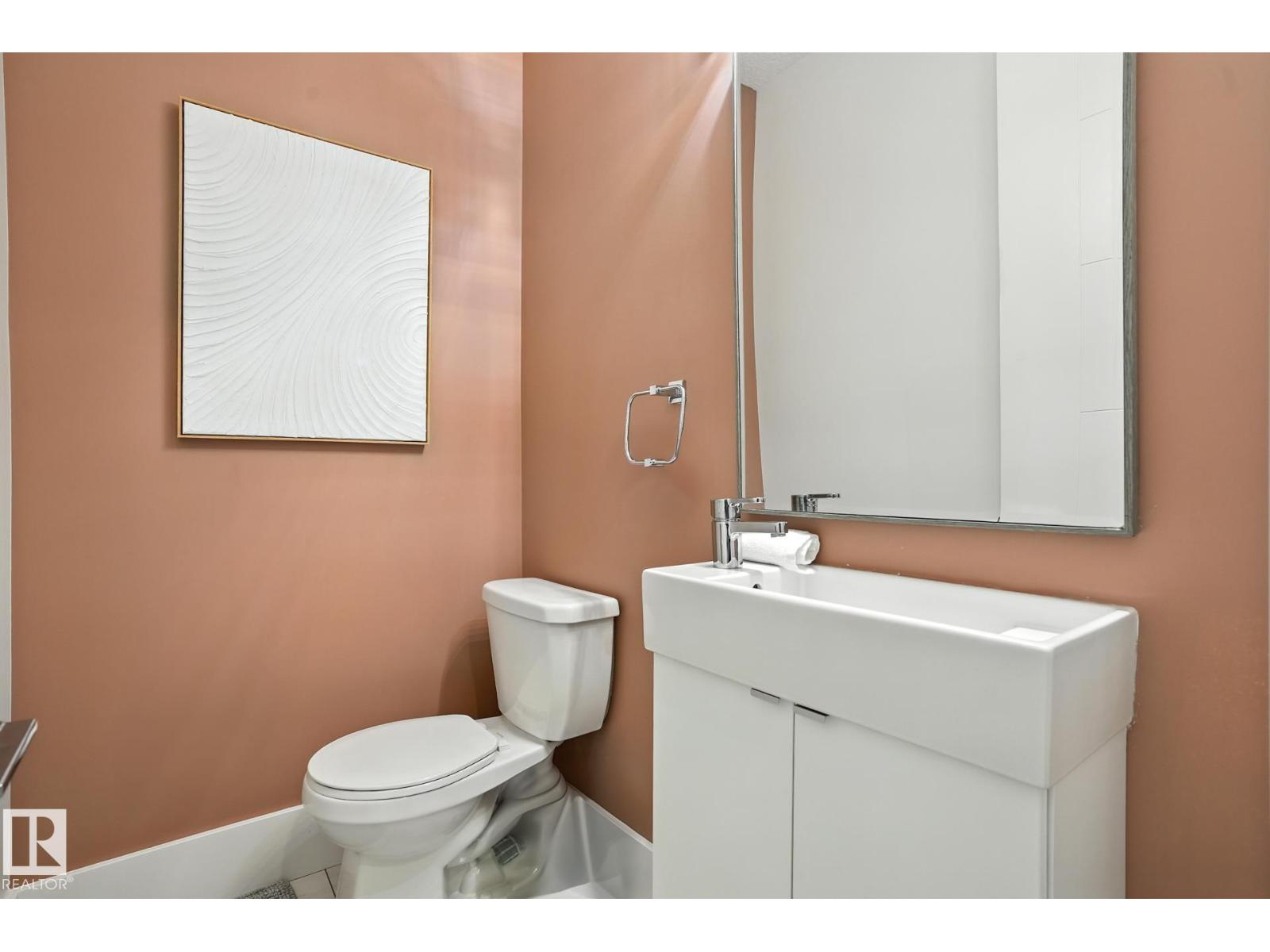 Photo 15 of 10426 126 St Nw, Edmonton AB