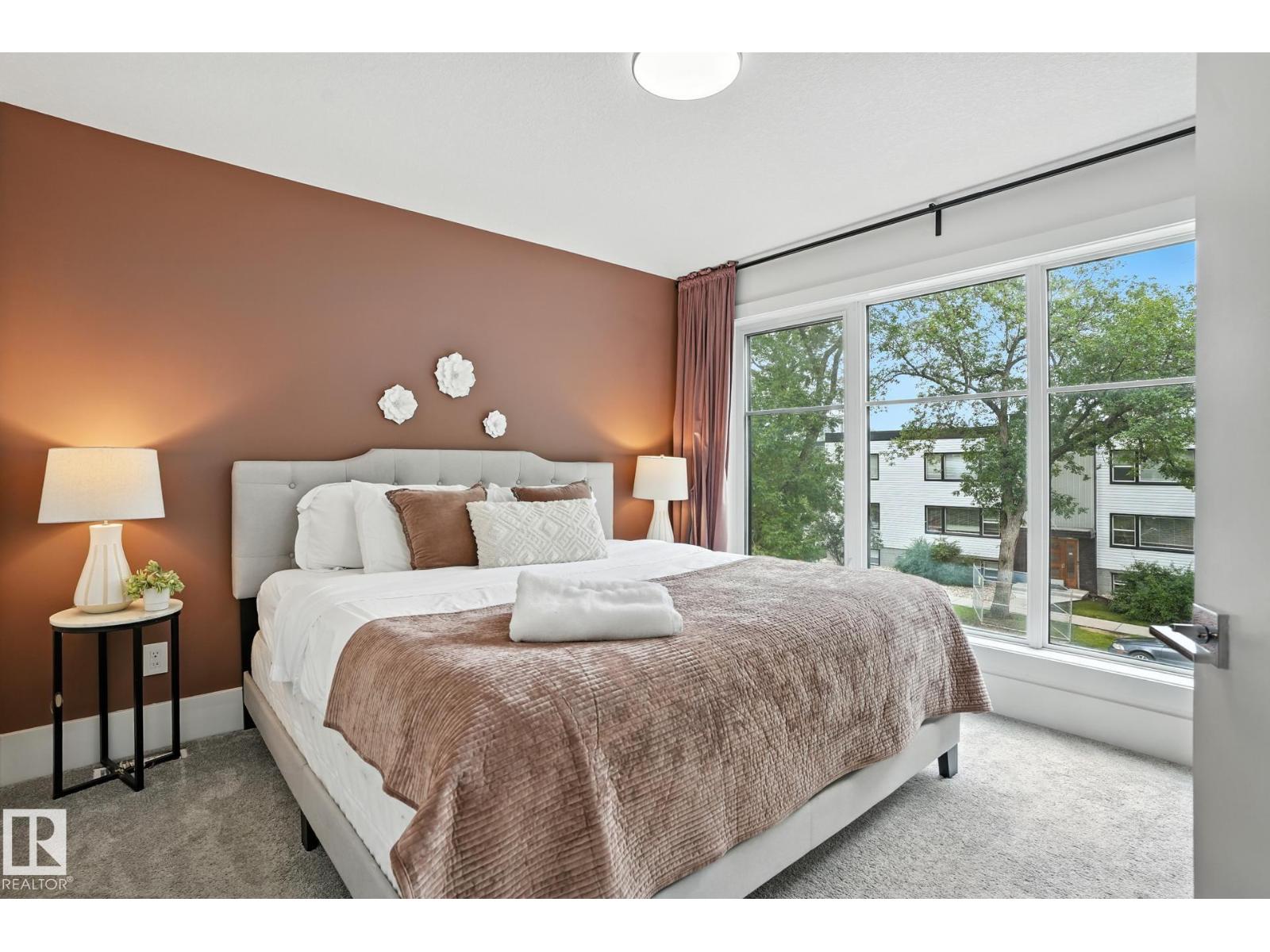 Photo 16 of 10426 126 St Nw, Edmonton AB