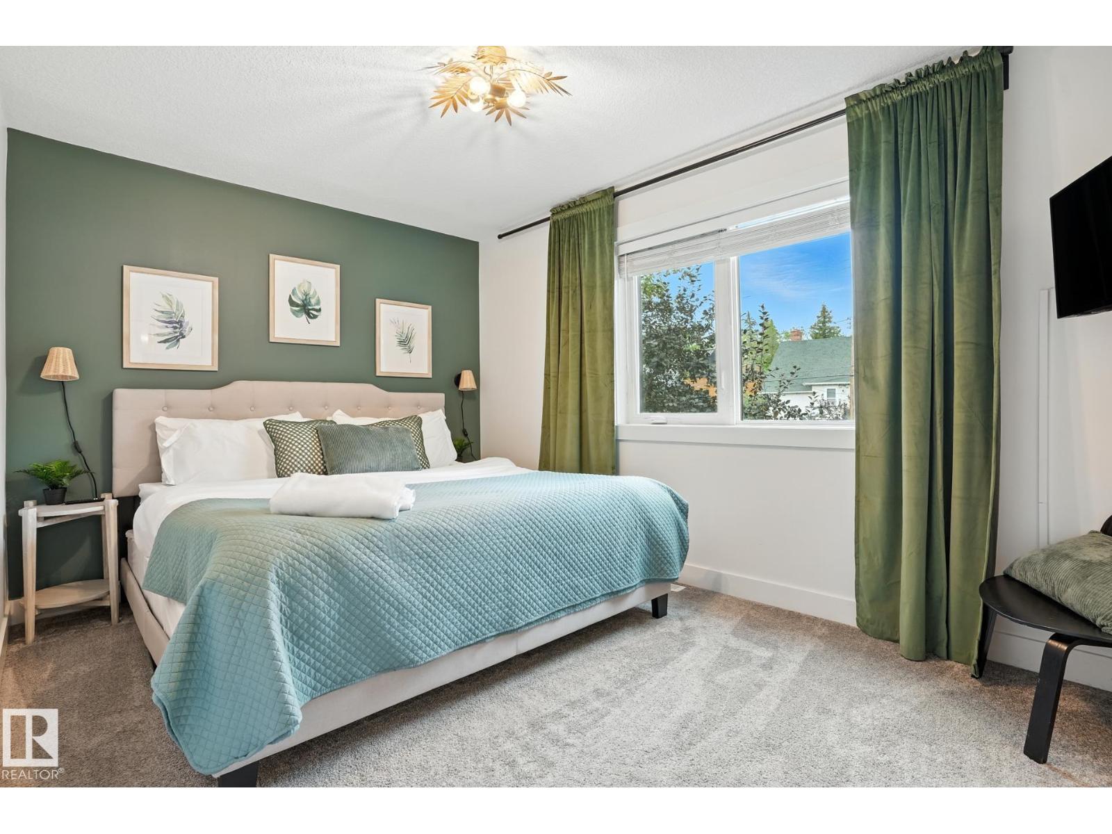 Photo 37 of 10426 126 St Nw, Edmonton AB