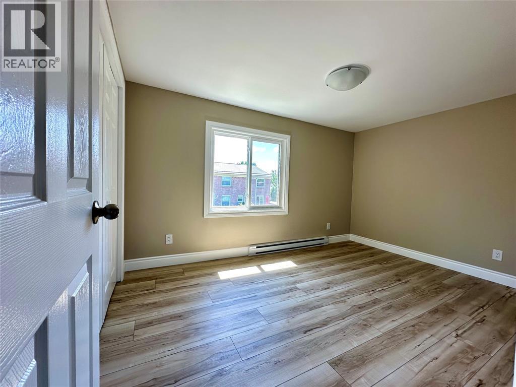 Photo 4 of 885 Carleton Place Unit 1, Sarnia ON