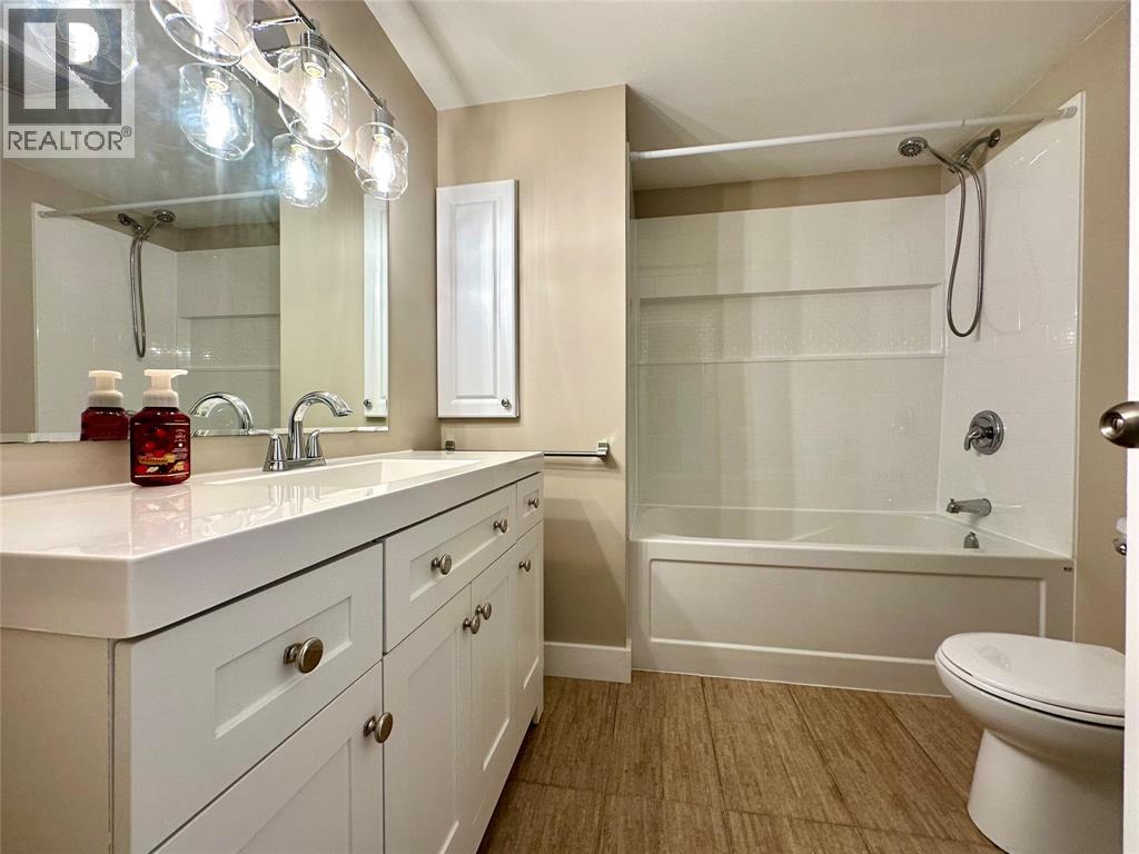 Photo 8 of 885 Carleton Place Unit 1, Sarnia ON