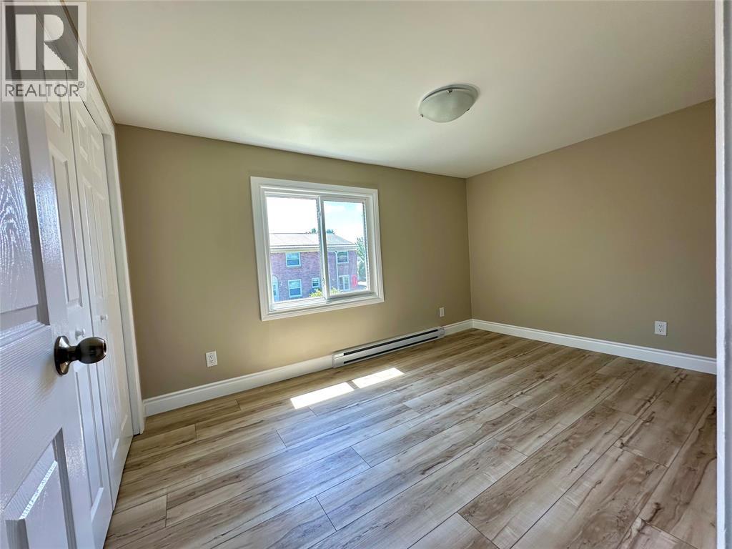 Photo 12 of 885 Carleton Place Unit 1, Sarnia ON