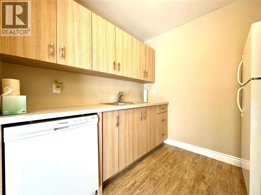 Photo 9 of 885 Carleton Place Unit 1, Sarnia ON
