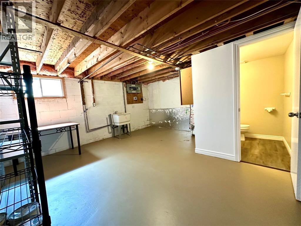 Photo 15 of 885 Carleton Place Unit 1, Sarnia ON