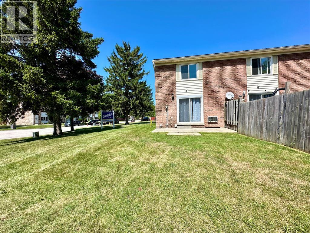 Photo 13 of 885 Carleton Place Unit 1, Sarnia ON