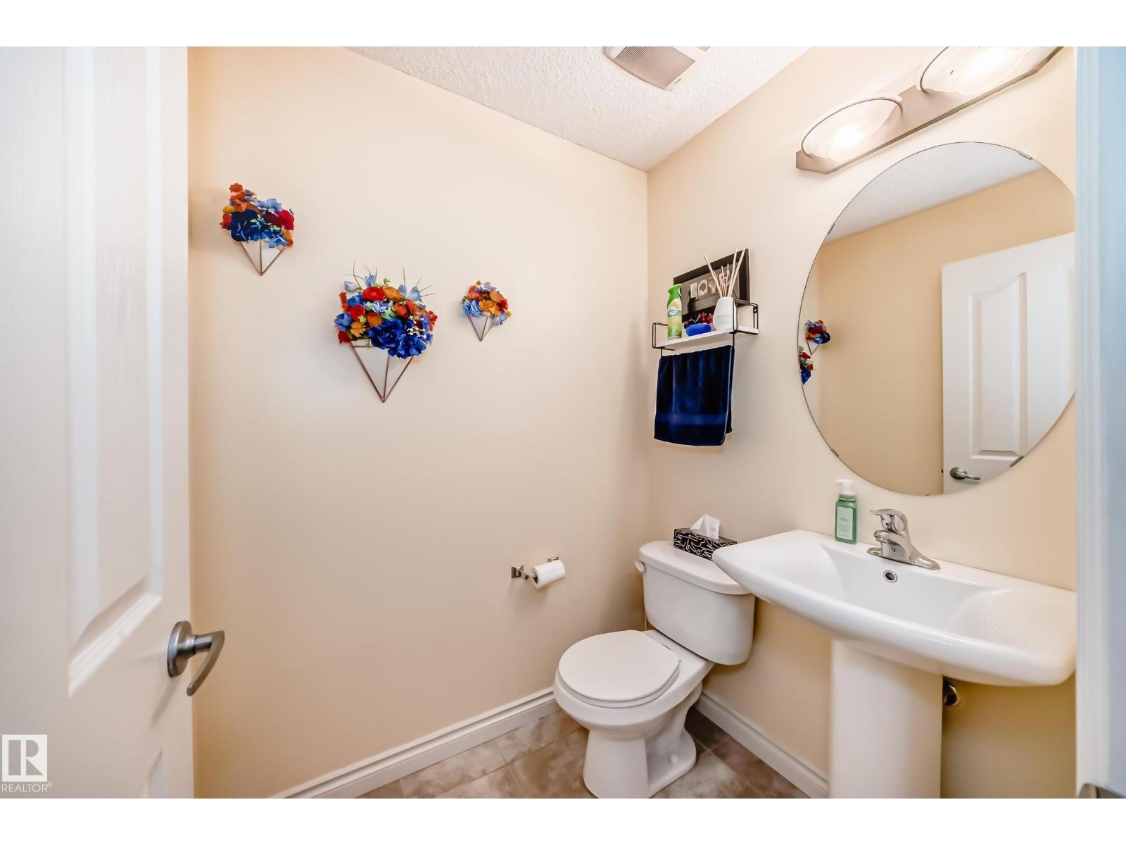 Photo 9 of 16813 120 St Nw Nw, Edmonton AB