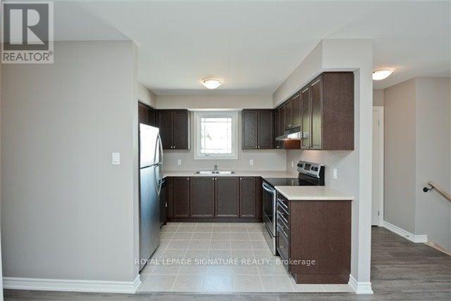 Photo 5 of 214 Celina Street, Oshawa ON