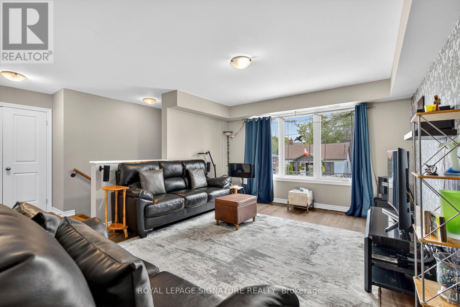 Photo 8 of 214 Celina Street, Oshawa ON