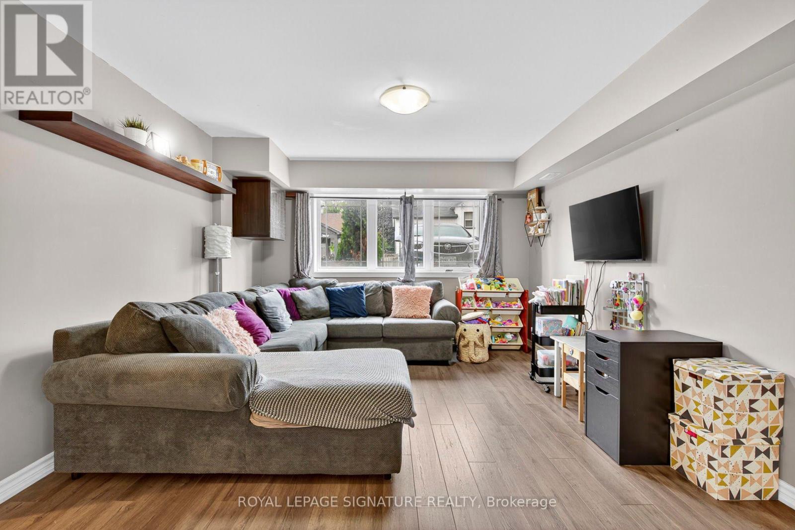 Photo 2 of 214 Celina Street, Oshawa ON