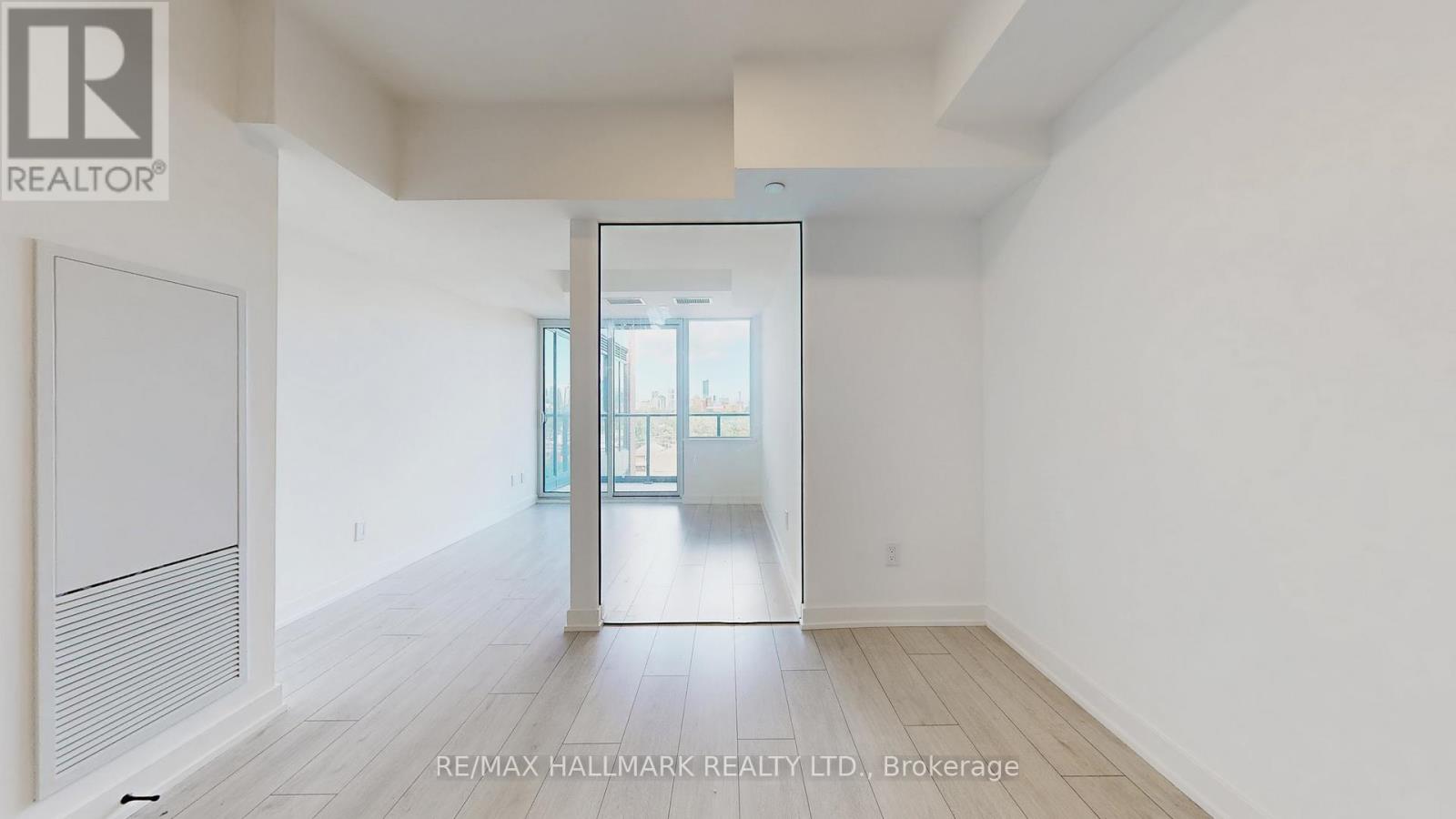 Photo 13 of 709 5 Lakeview Avenue, Toronto ON