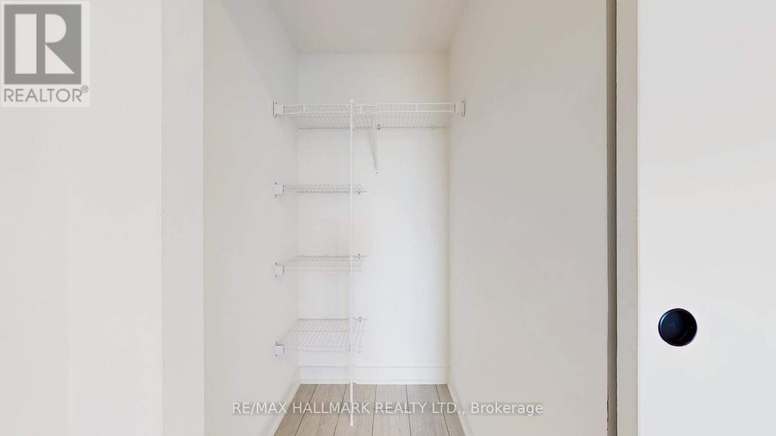 Photo 21 of 709 5 Lakeview Avenue, Toronto ON