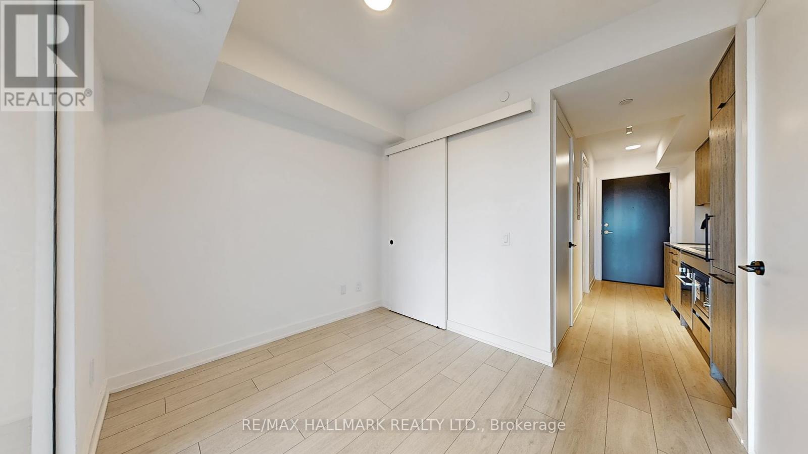 Photo 15 of 709 5 Lakeview Avenue, Toronto ON