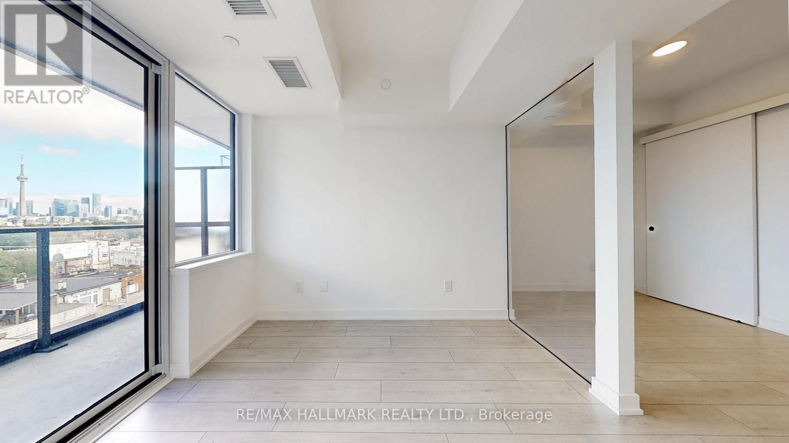 Photo 31 of 709 5 Lakeview Avenue, Toronto ON