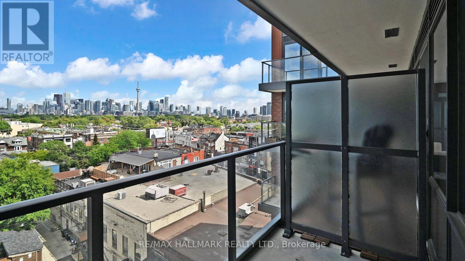 Photo 17 of 709 5 Lakeview Avenue, Toronto ON