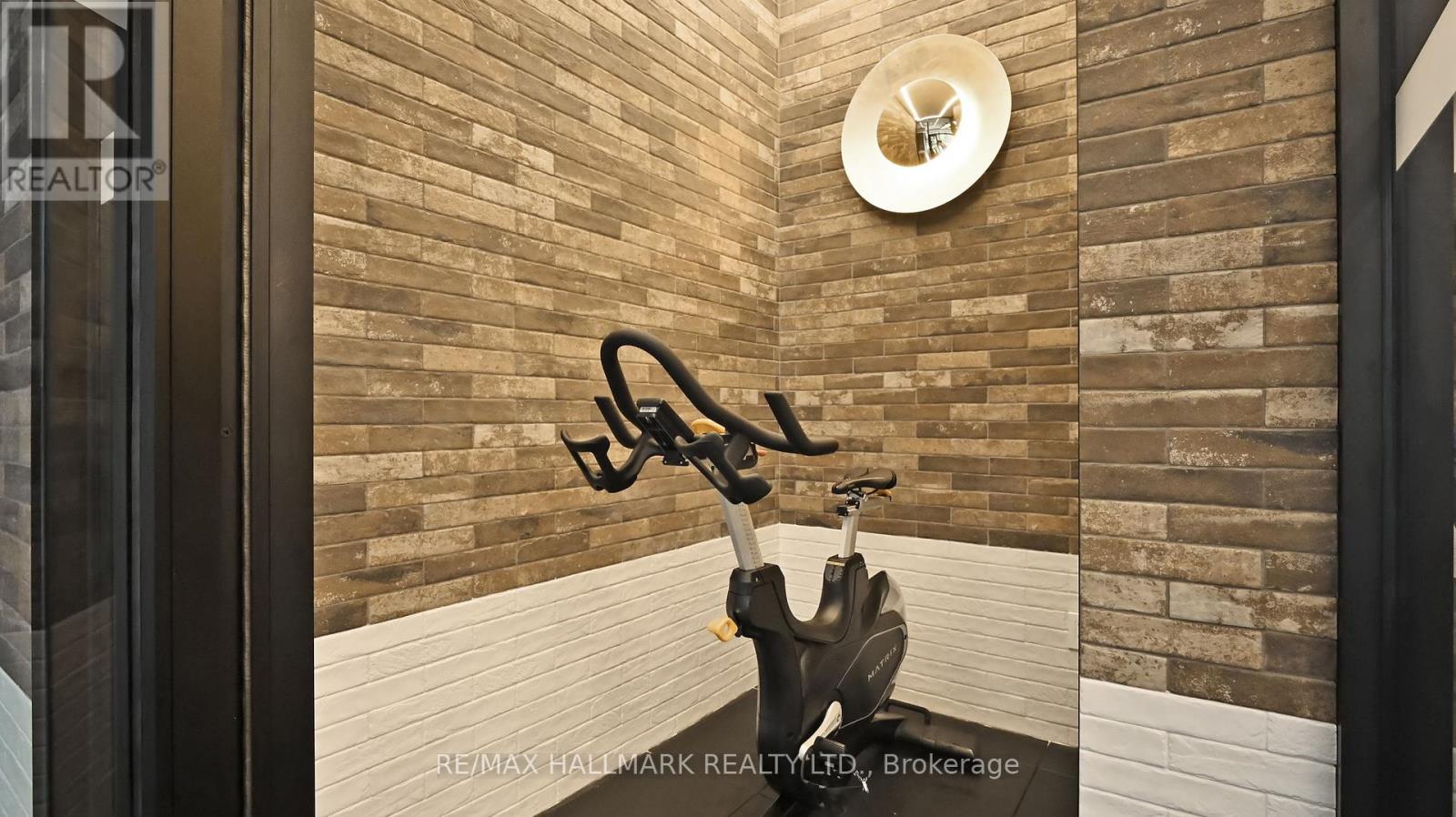 Photo 24 of 709 5 Lakeview Avenue, Toronto ON