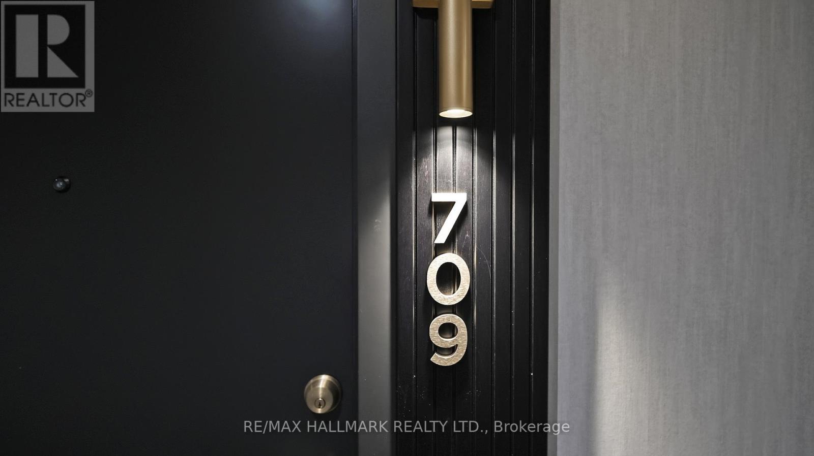 Photo 5 of 709 5 Lakeview Avenue, Toronto ON
