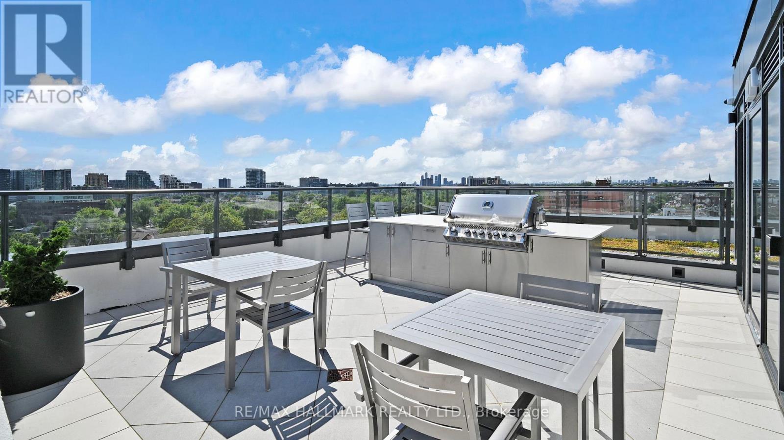 Photo 22 of 709 5 Lakeview Avenue, Toronto ON