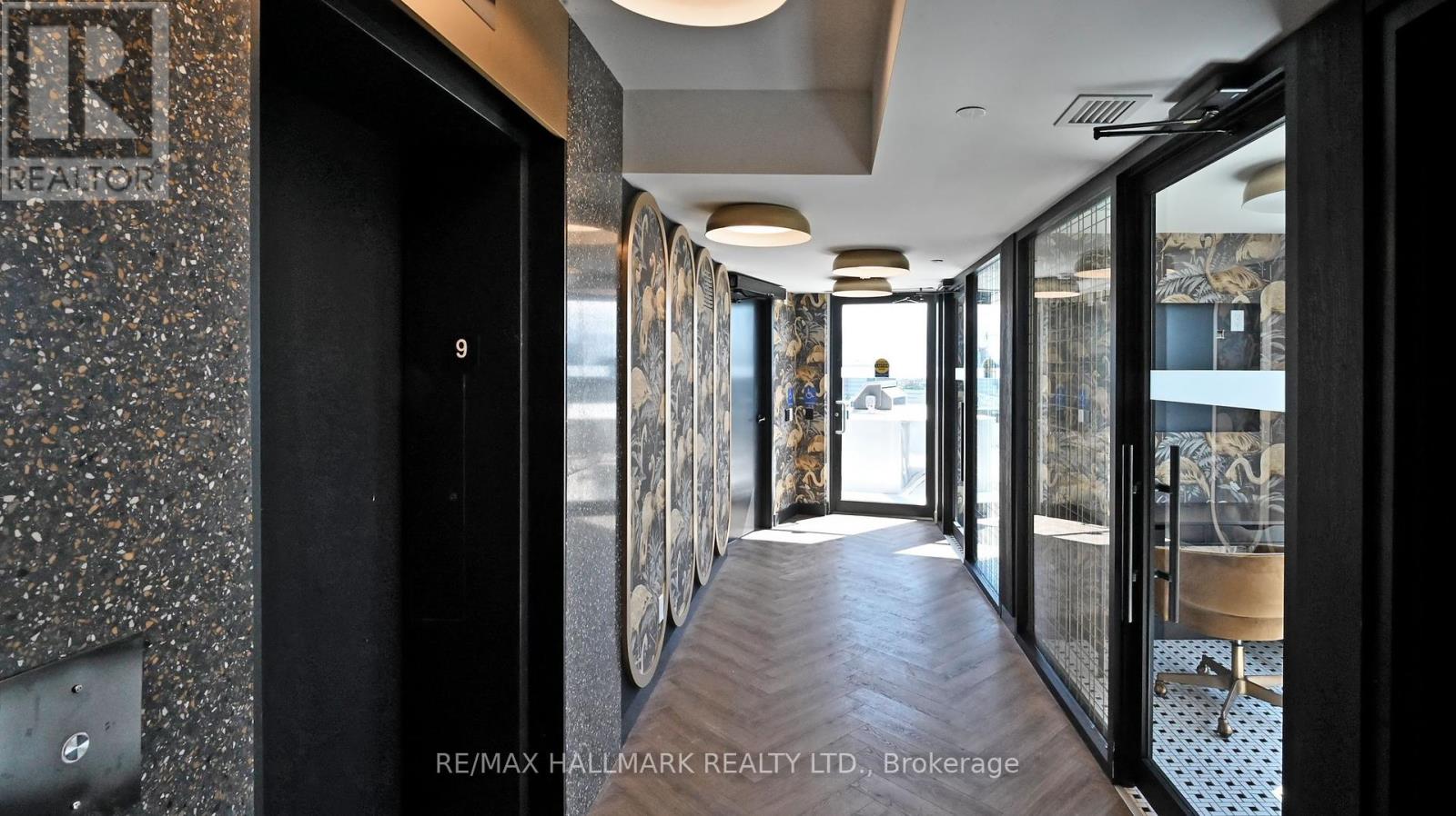 Photo 36 of 709 5 Lakeview Avenue, Toronto ON