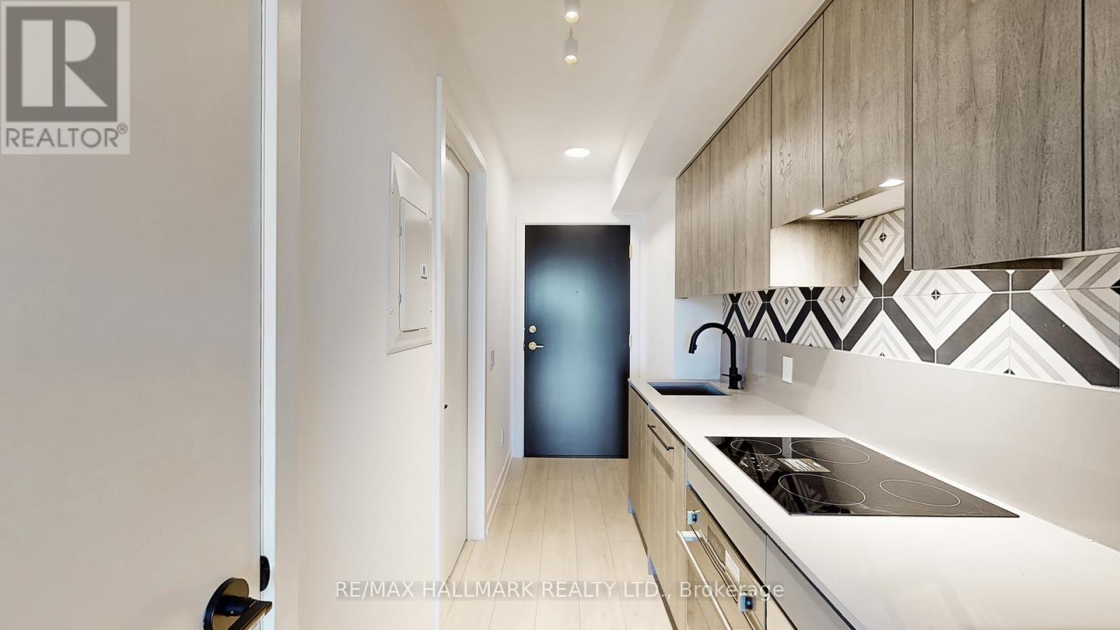 Photo 12 of 709 5 Lakeview Avenue, Toronto ON