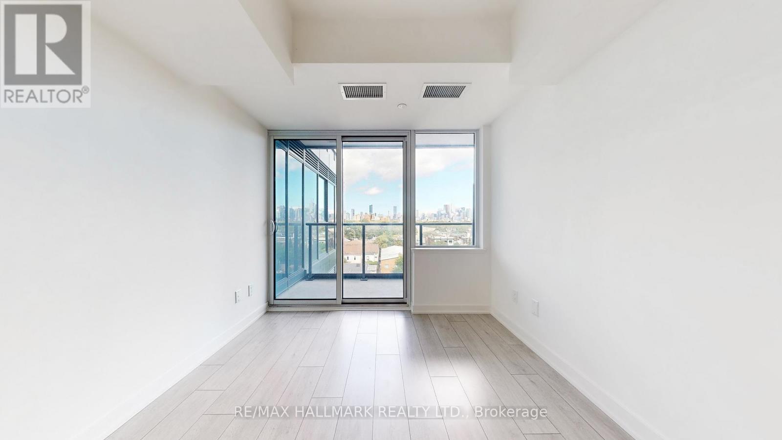 Photo 23 of 709 5 Lakeview Avenue, Toronto ON