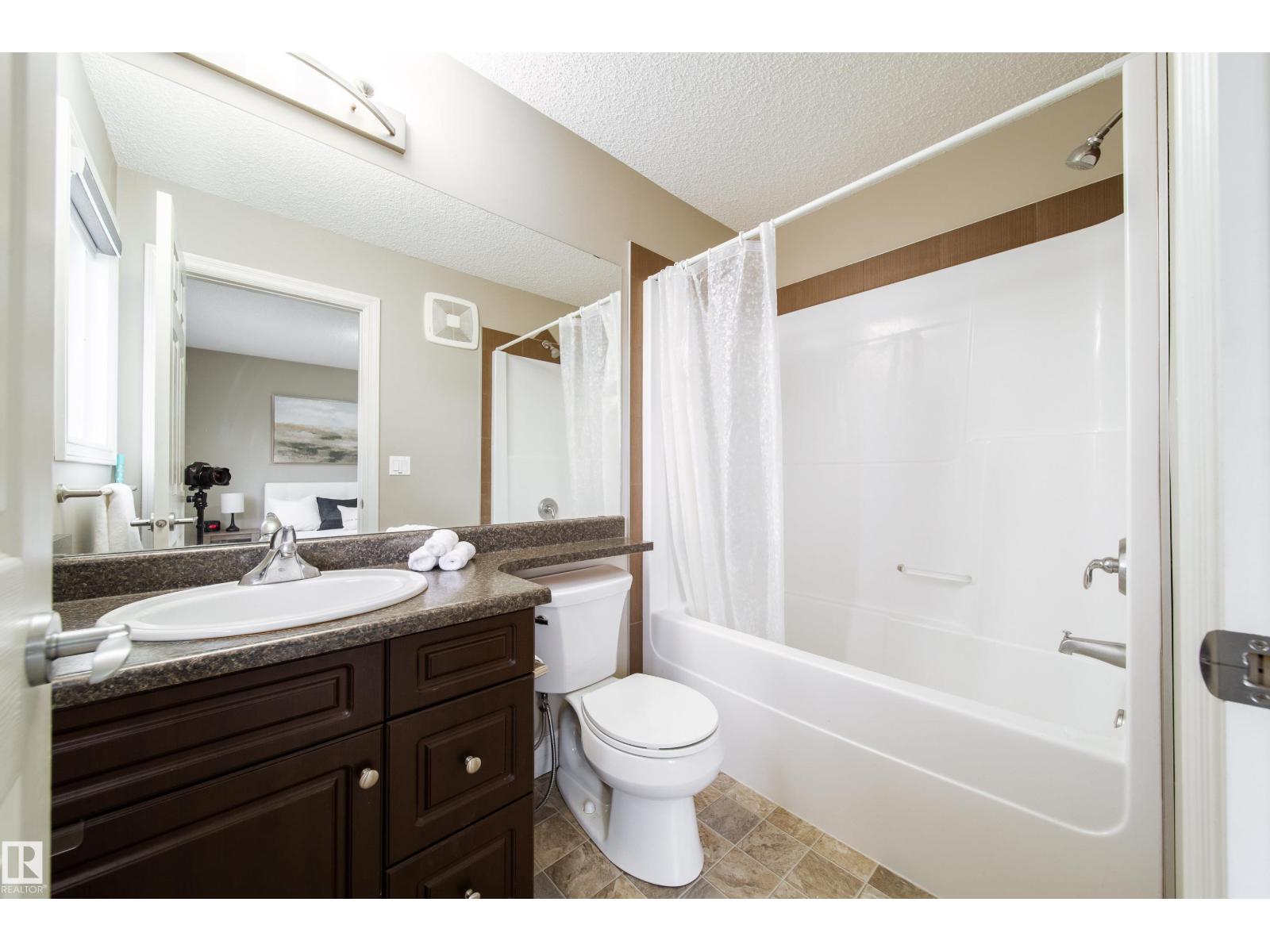 Photo 13 of 32 655 Tamarack Rd Nw, Edmonton AB