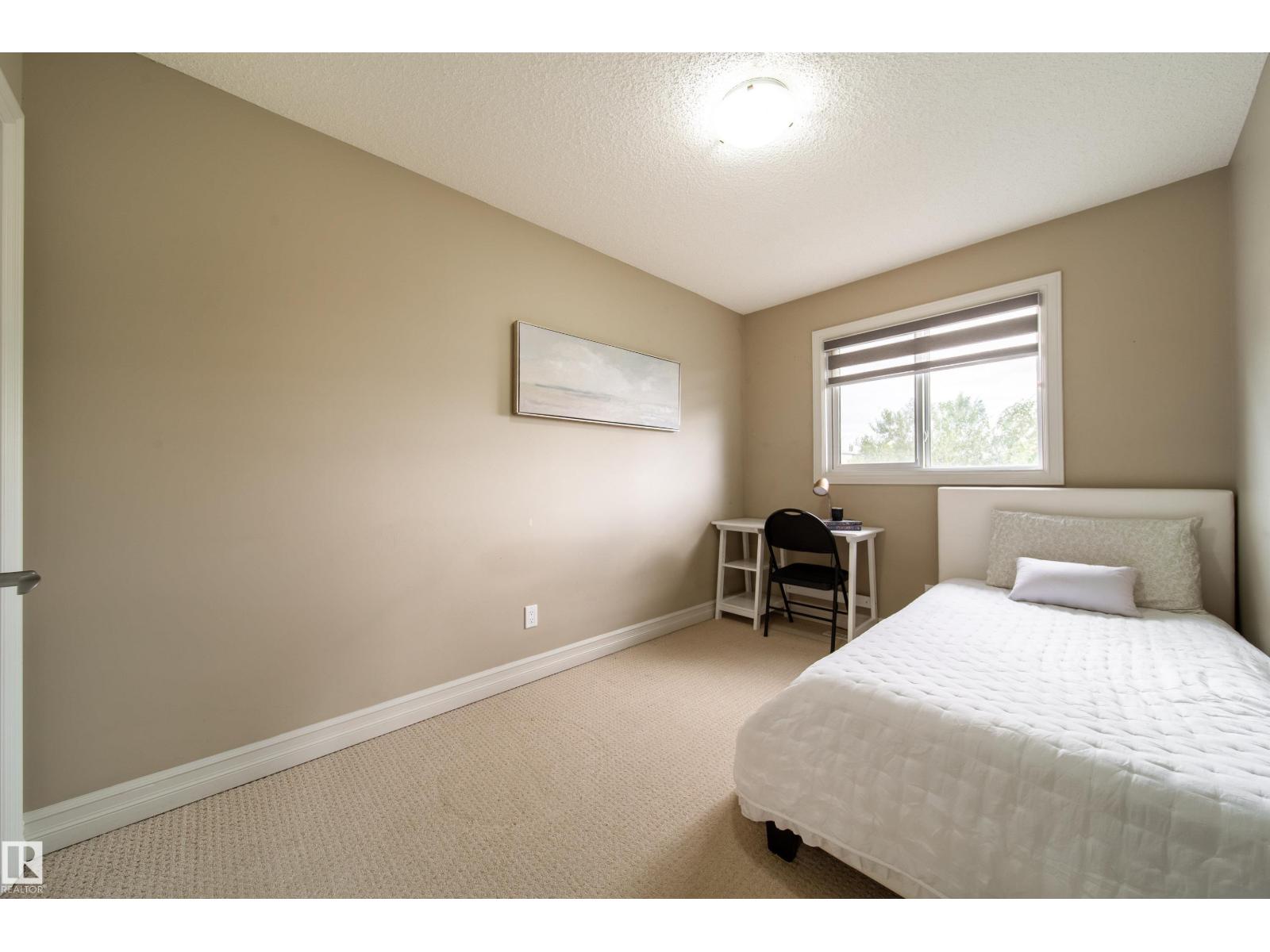 Photo 15 of 32 655 Tamarack Rd Nw, Edmonton AB